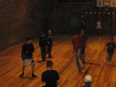 Mecz piłkarski w kopalni